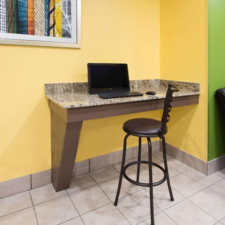 Microtel Inn By Wyndham Rogers Buitenkant foto
