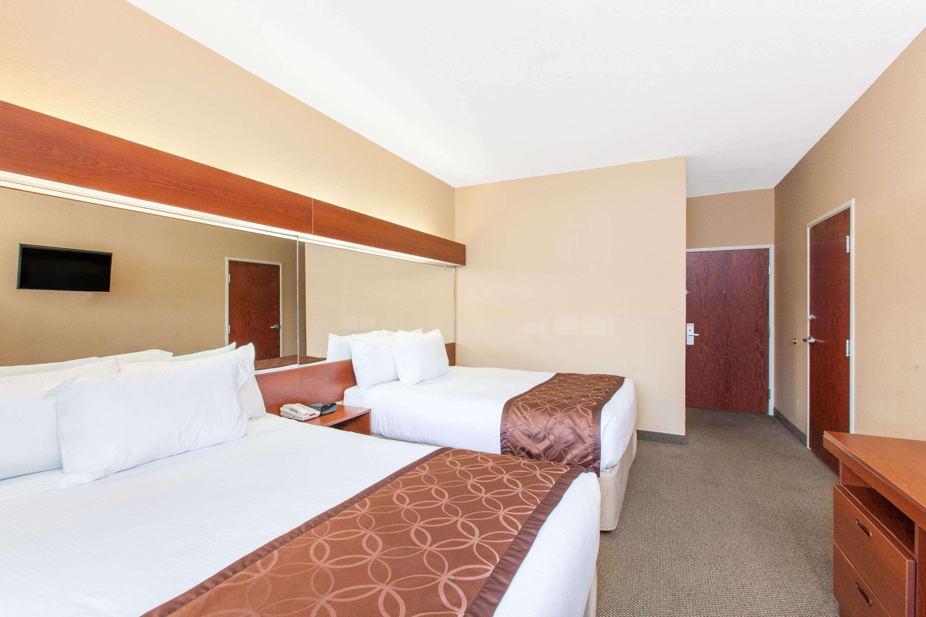 Microtel Inn By Wyndham Rogers Buitenkant foto