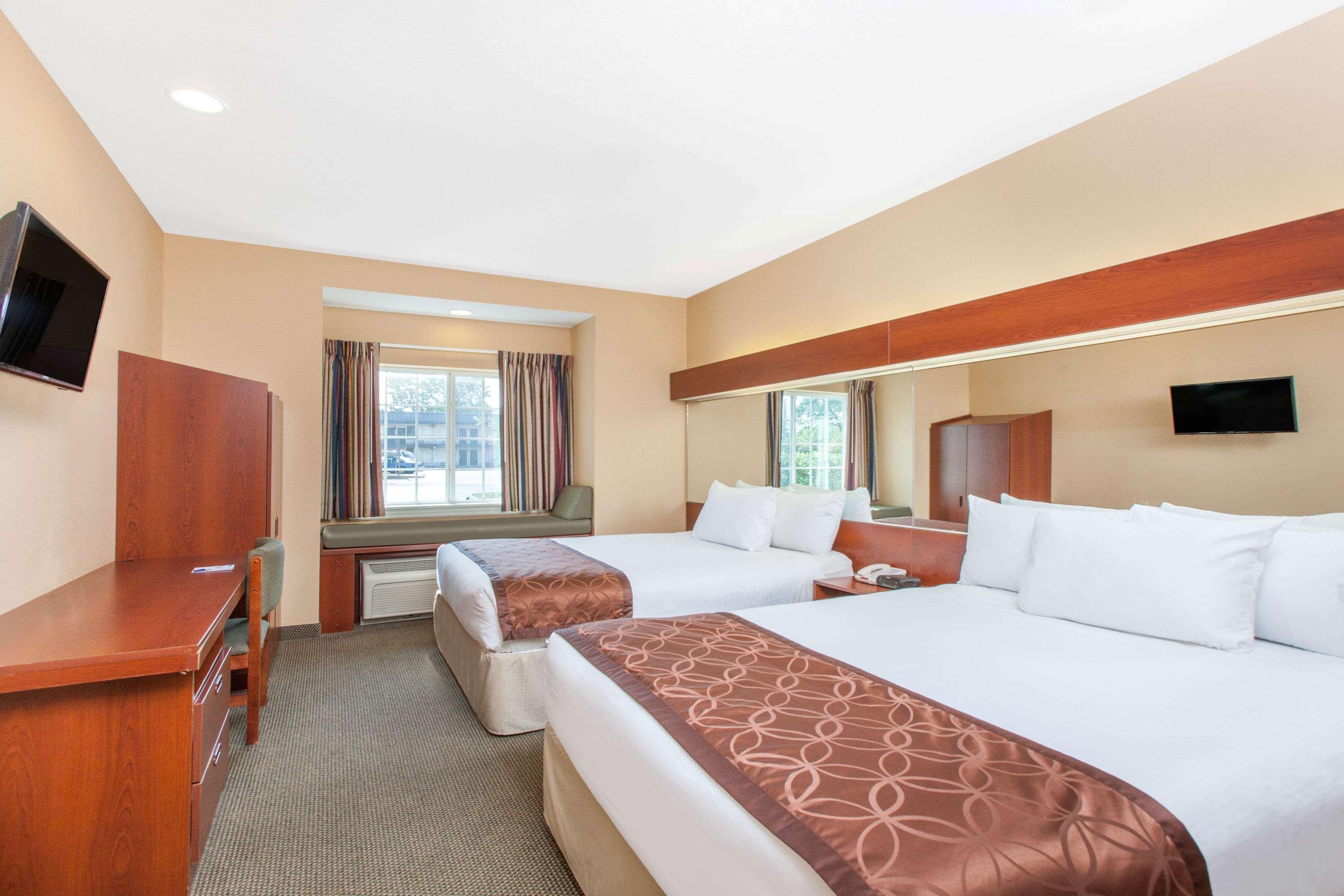Microtel Inn By Wyndham Rogers Buitenkant foto