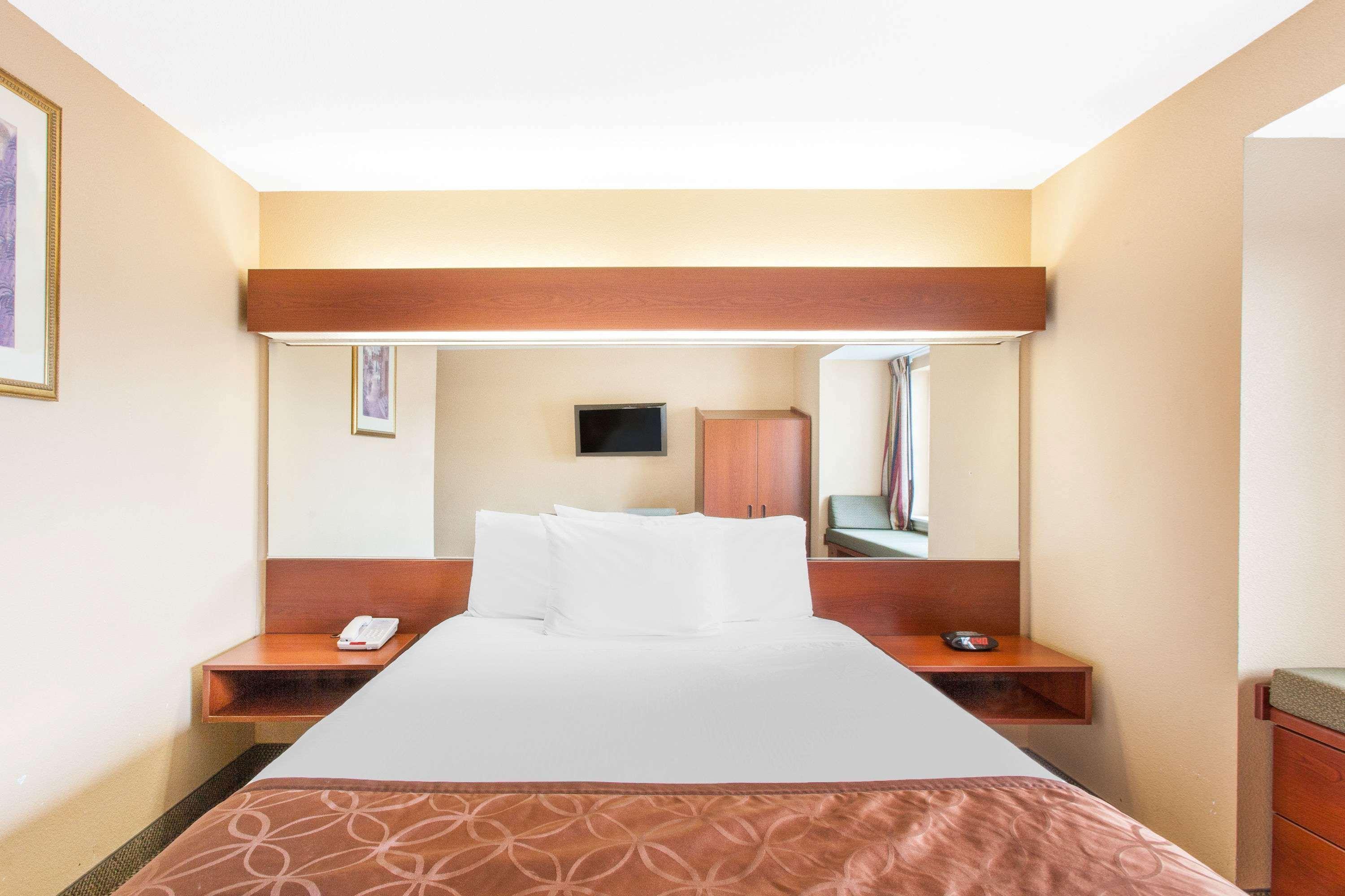 Microtel Inn By Wyndham Rogers Buitenkant foto