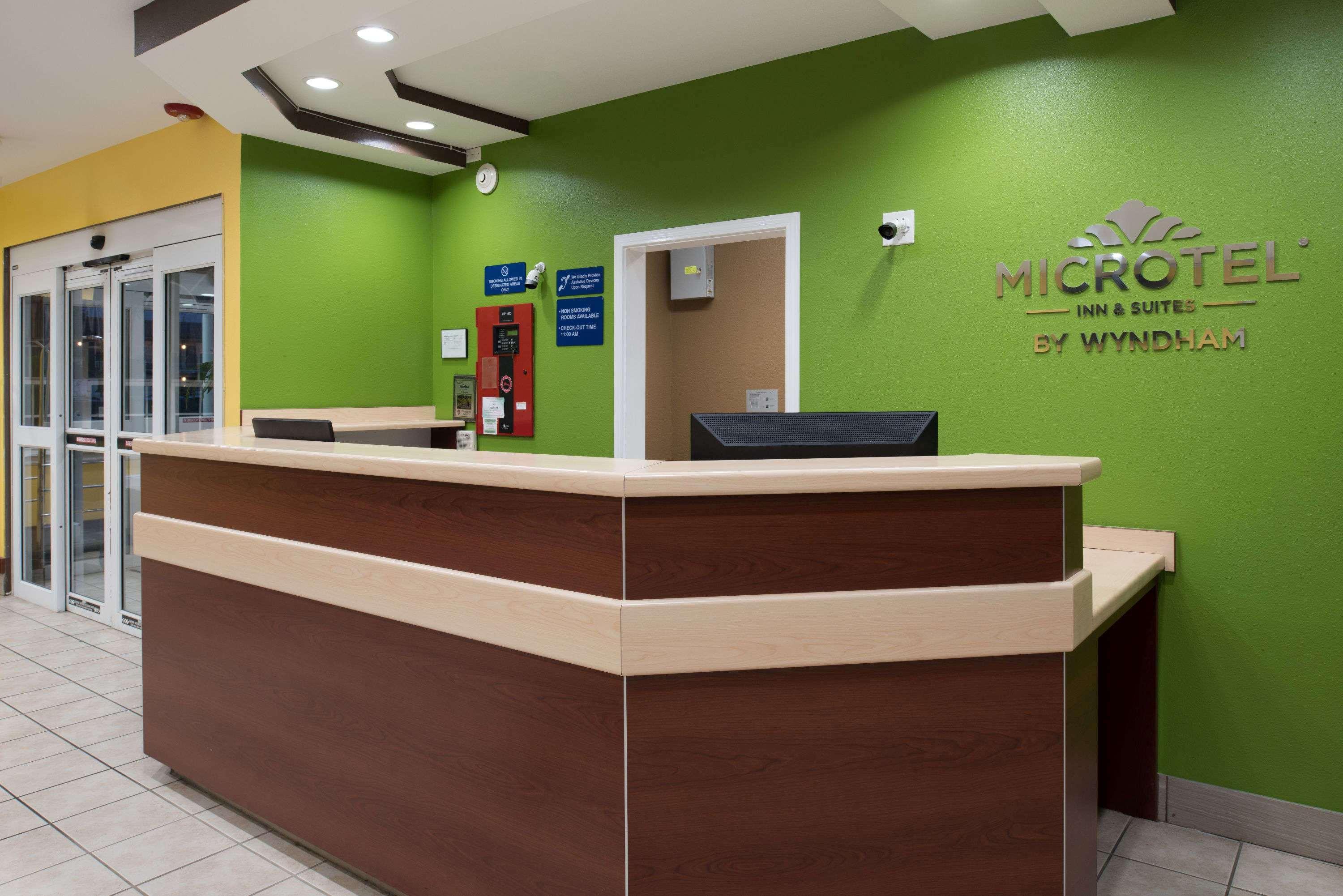 Microtel Inn By Wyndham Rogers Buitenkant foto