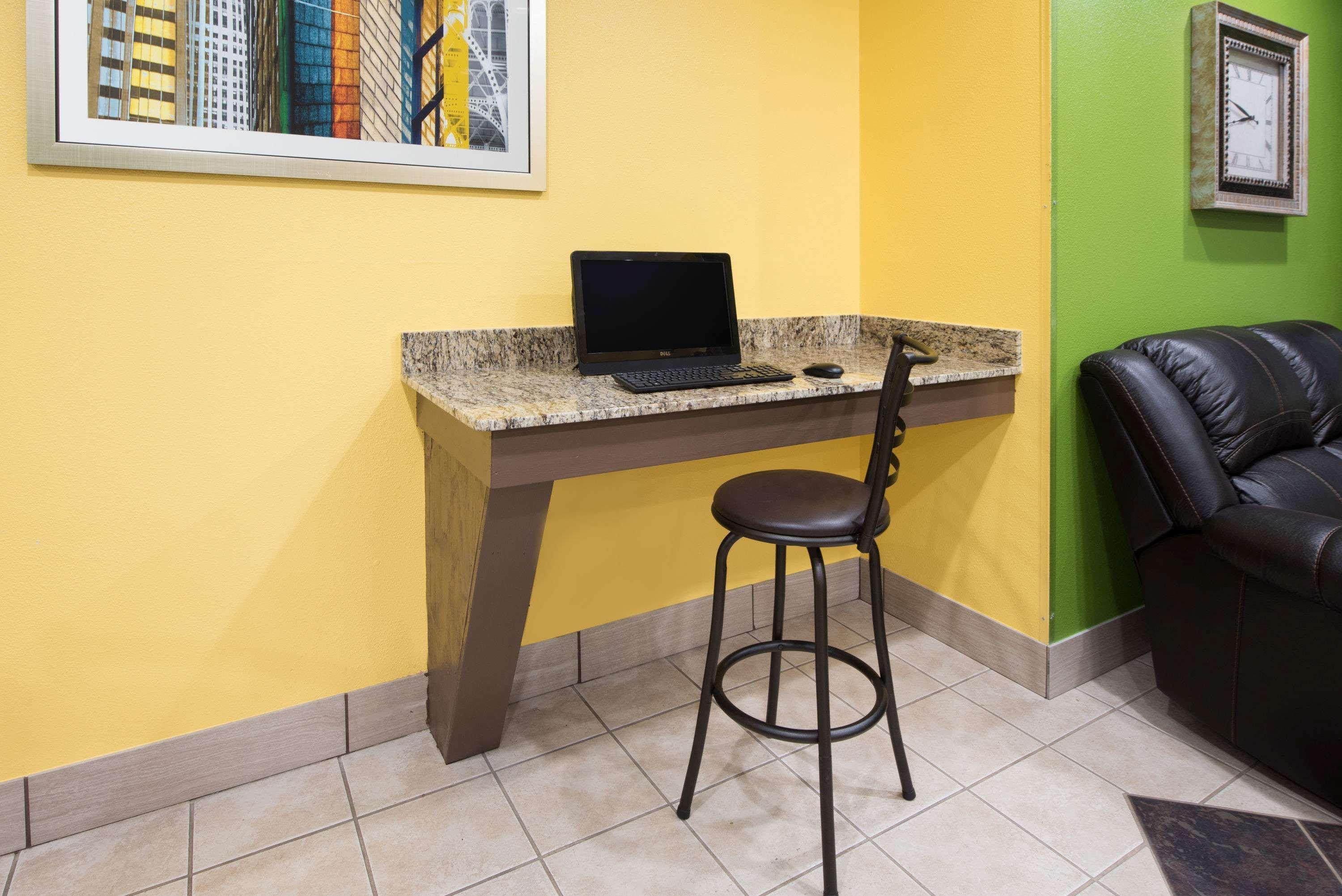 Microtel Inn By Wyndham Rogers Buitenkant foto